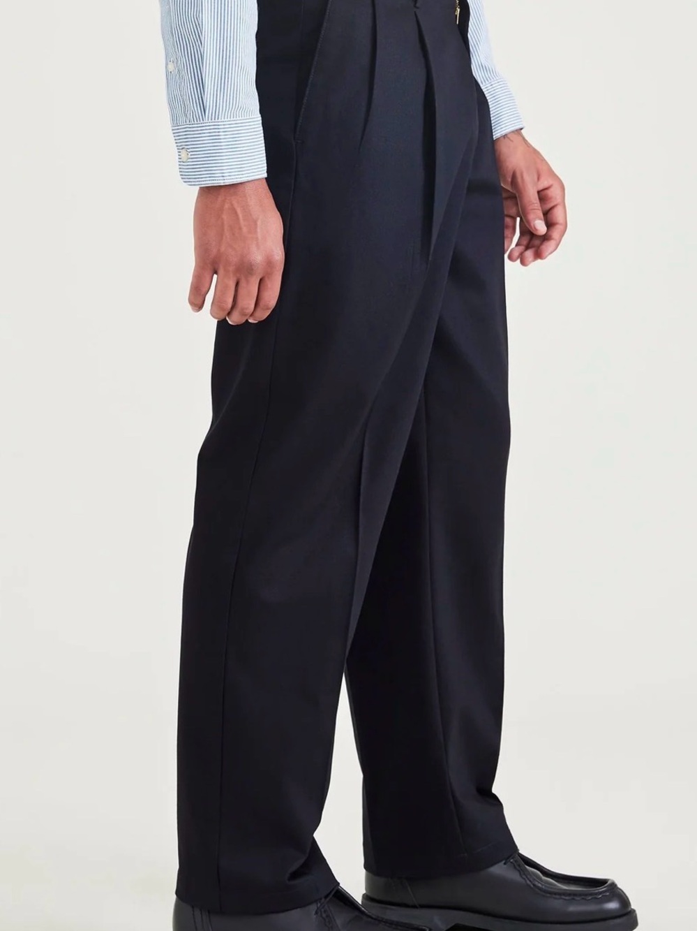 Dockers Men's Signature Iron Free Khakis, Pleated, Relaxed Fit, Black, 42 X 30